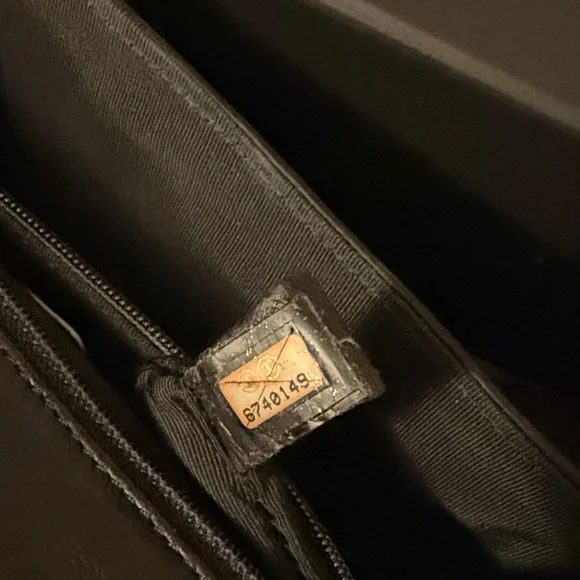 CHANEL Black and White Quilted Shoulder Bag with Gold Chain - Picture 15 of 15